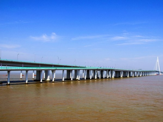 Китайцы построят мост длиной 6 км к новому насыпному острову
