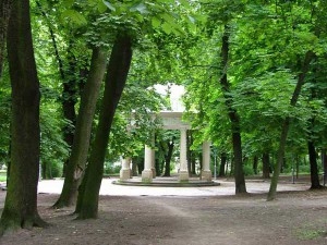 Парки и сады Петербурга закроют на просушку