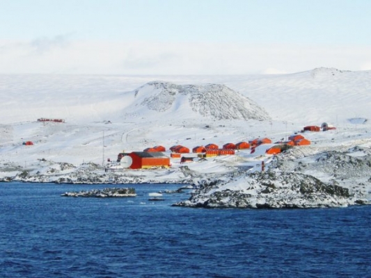 Китай построит свой первый аэродром на территории Антарктиды