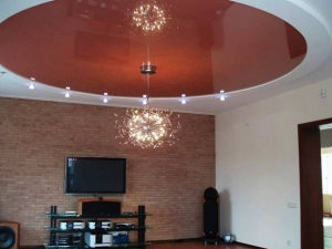 Дизайн потолка в зале с фото