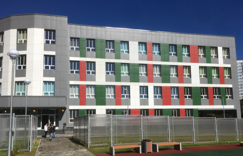 Школа с гимнастическим залом в районе Строгино построена