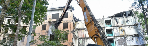 Начался «умный снос» дома по реновации в районе Южное Бутово