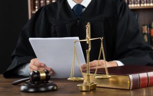 Адвокат по уголовным делам: когда нужны услуги