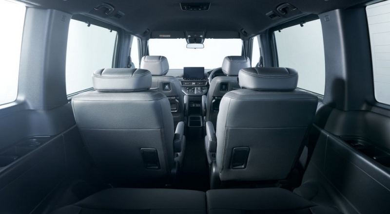 Отстающий от конкурентов минивэн Honda StepWGN сменил имидж в новом поколении: первые фото