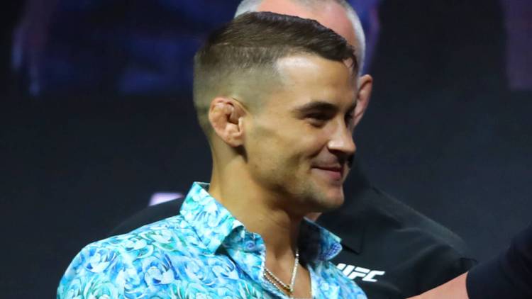 Американец Порье проиграл техническим нокаутом бразильцу Оливейре в главном бою UFC 269