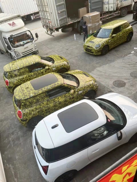 Новый Mini рассекретили в Сети: знакомое &laquo;лицо&raquo;, неожиданная корма и круглый планшет