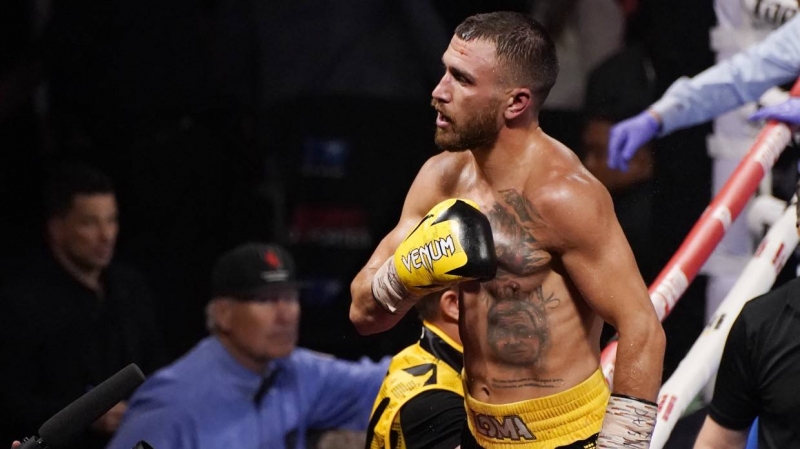 Украинский боксер Ломаченко победил ганца Комми в бою за титул WBO Inter-Continental