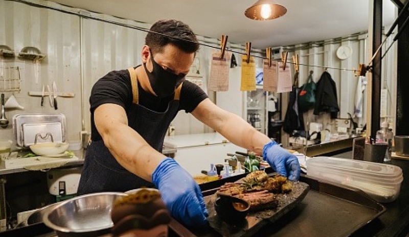 Ресторанам Таиланда советуют обслуживать посетителей не более двух часов