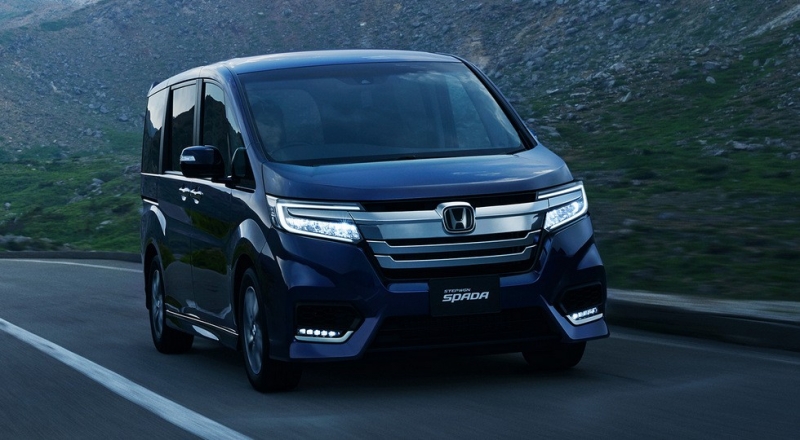 Отстающий от конкурентов минивэн Honda StepWGN сменил имидж в новом поколении: первые фото